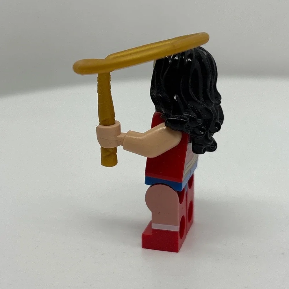 LEGO DC Super Heroes Wonder Woman Minifigure with Lasso of Truth 76046 sh221